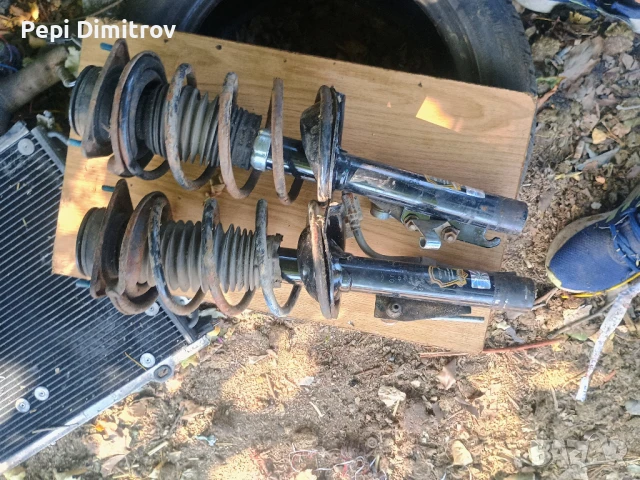 Предни амортисьори Десен фар за Ford Escort VII Estate (01.1995 - 02.1999)