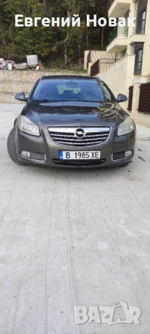 Продавам Опел Инсигния 2011 с автоматична скоростна кутия.