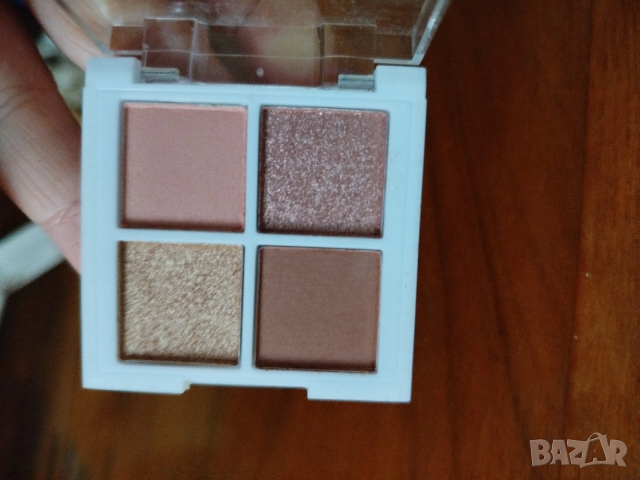 Палитри Lottie+ четка , снимка 3 - Декоративна козметика - 53719673