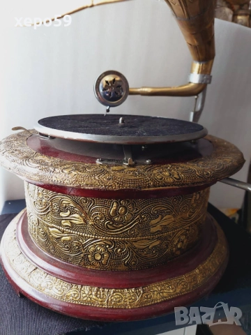 Рядък стар грамофон с фуния с бронзов обков и интарзии, снимка 4 - Други - 52429555