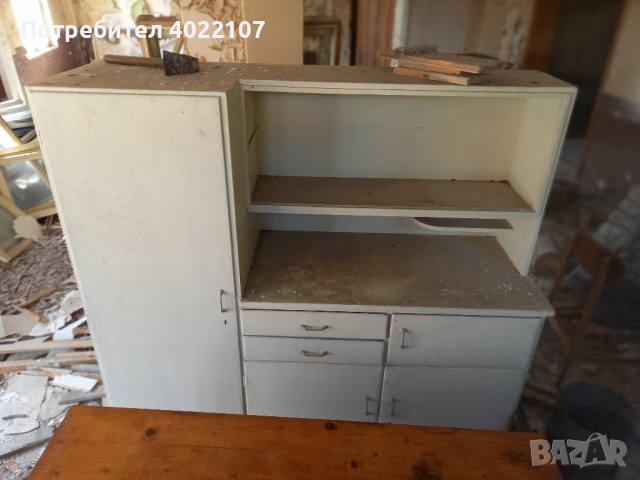 Стар кухненски шкаф