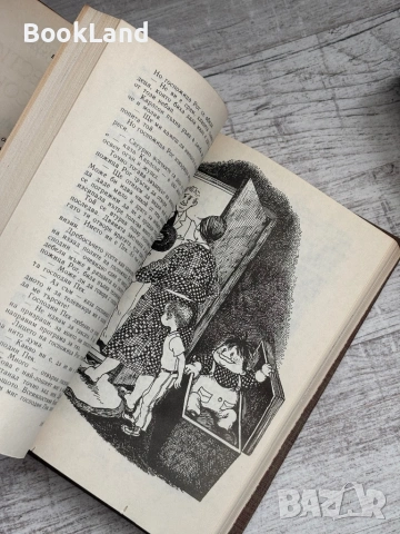 Три повести за Карлсон – Астрид Линдгрен , снимка 10 - Художествена литература - 53566181