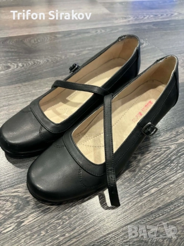 Обувки за народни танци