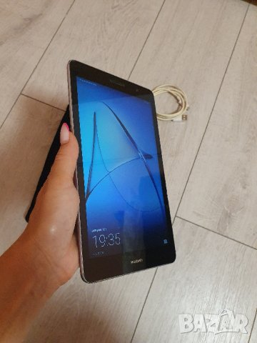Таблет Huawei MediaPad T3 8.0 Всичко му работи. Има лека пукнатина на стъклото (видима от снимките, , снимка 3 - Таблети - 42102702