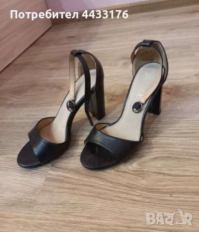 Високи сандали