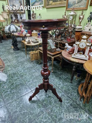 Уникална антикварна висока френска масичка , снимка 2 - Антикварни и старинни предмети - 48417926