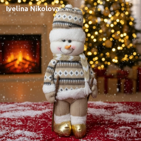 Коледна играчка Снежен човек с плетен костюм и златни ботушки
