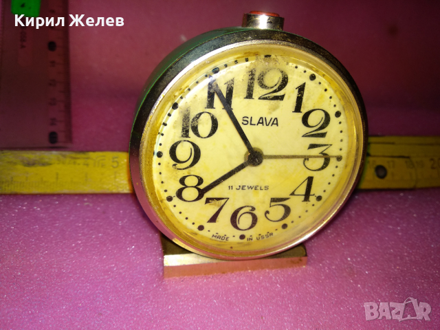 SLAVA MADE in USSR Стар КОЛЕКЦИОНЕРСКИ РУСКИ БУДИЛНИК МЕХАНИЧЕН НАСТОЛЕН ЧАСОВНИК СЛАВА СССР 7777
