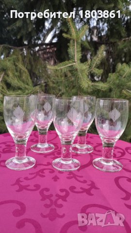 5 чаши за вино с масивно столче и декорация от едната страна, снимка 1