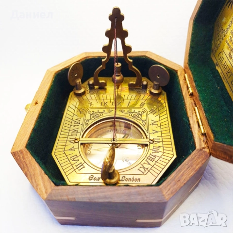 Компас със слънчев часовник от масивен бронз в дървена кутия, снимка 3 - Морски сувенири - 35983647