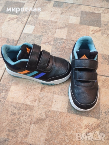 Детски маратонки Адидас 28-ми номер , снимка 4 - Детски маратонки - 51639917