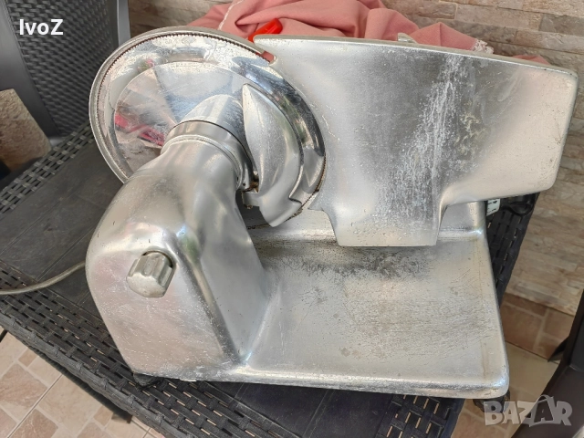 Продавам професионална кухненска машина за рязане, снимка 3 - Други - 51874941