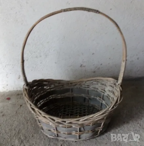 Кошница плетена сив цвят 