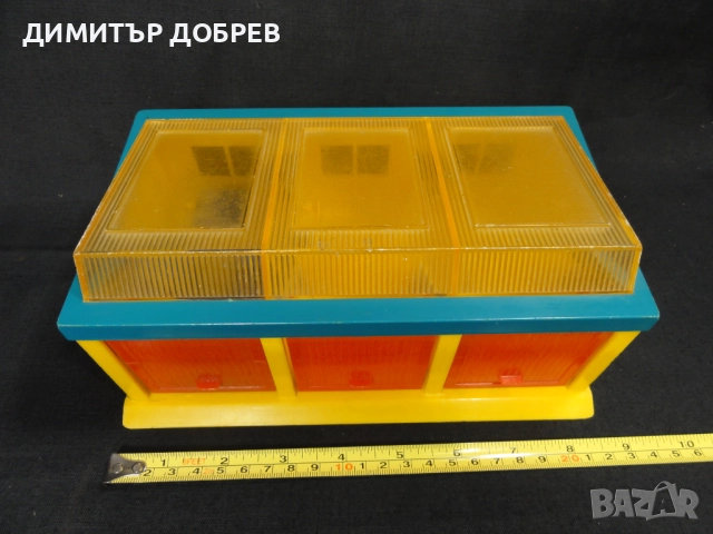 СТАРА РЕТРО ПЛАСТМАСОВА ИГРАЧКА ГАРАЖ ЗА КОЛИЧКИ 1/43 WADER GERMANY, снимка 7 - Колекции - 51770211