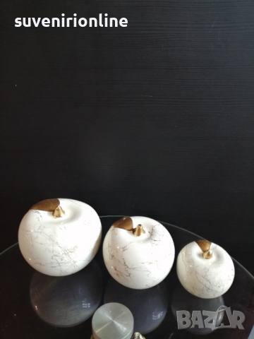 Тройка порцеланови ябълки за декорация , снимка 1 - Декорация за дома - 36398084