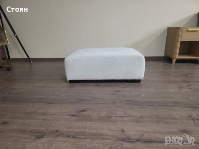 Светло сива табуретка от плат, снимка 4 - Дивани и мека мебел - 53868626