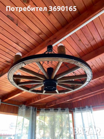 Полилеи от автентични реставрирани колела от каруца с дървени чашки , снимка 3 - Лампи за таван - 40211492