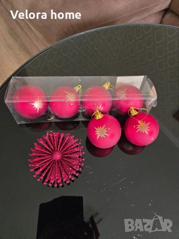 Червен сет от коледни играчки 