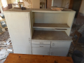 Стар кухненски шкаф