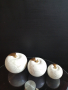 Тройка порцеланови ябълки за декорация , снимка 1 - Декорация за дома - 36398084