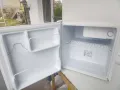 Хладилник тип мини бар AMICA Общ полезен обем 47 литра. Хладилна камера с обем 42. Фризер 4л, снимка 12
