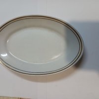 Порцеланови елипсовидни  чинии със златен кант , снимка 1 - Чинии - 39615258
