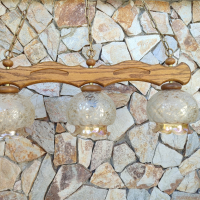 Красив дървен полилей с три красиви стъкленици, синджири и розетка , снимка 7 - Лампи за таван - 44925611