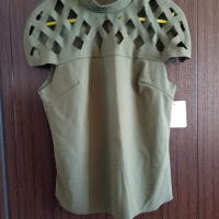 нова зелена еластична блуза с изрязани части, снимка 1 - Тениски - 44803329