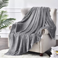 Поларено одеяло - Сиво 200x230, снимка 3 - Олекотени завивки и одеяла - 44810250