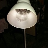 Настолна лампа с гъвкаво рамо, снимка 4 - Настолни лампи - 34361479