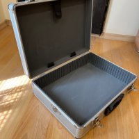 Алуминиев куфар, снимка 3 - Куфари с инструменти - 39995739
