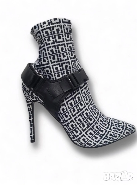 Дамски боти с ефектна каишка , снимка 1