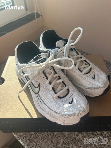 Продавам оригинални женски маратонки Nike, снимка 1
