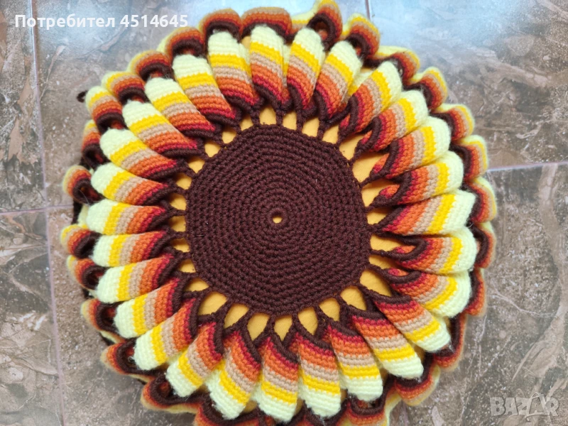 Възглавница "слънчоглед"ръчно плетена с пълнеж, снимка 1