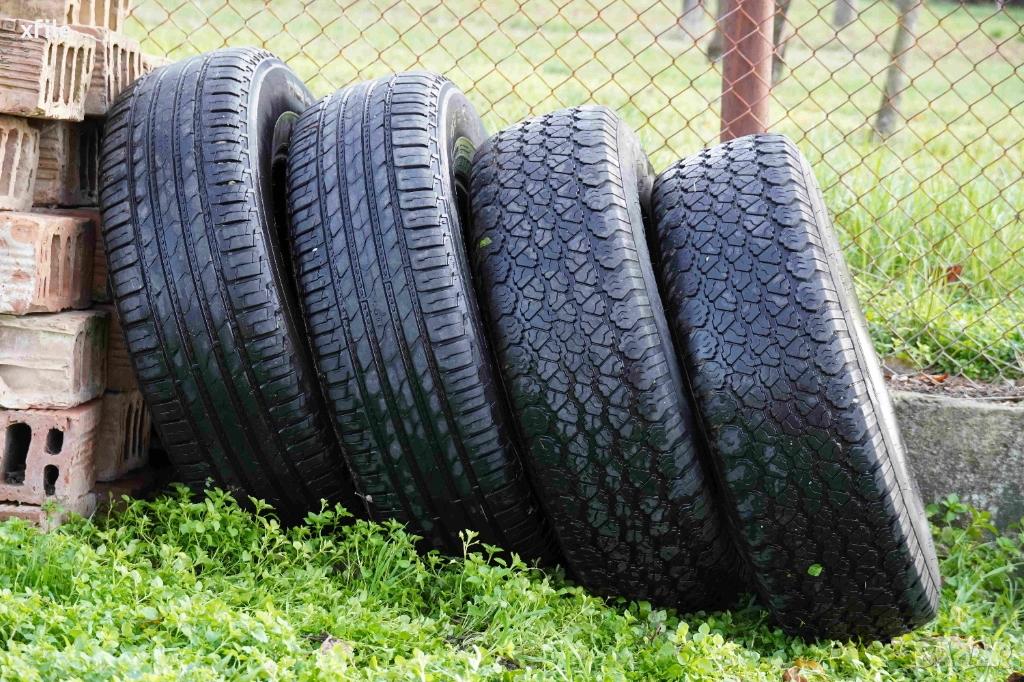 гуми  235 75 R15, снимка 1