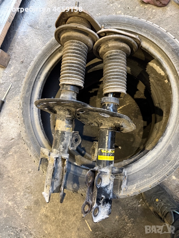 Предни амортисьори Toyota auris 2008, снимка 1