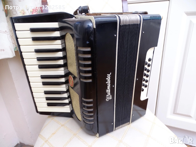Акордеон Велтмайстер 12 баса, снимка 1