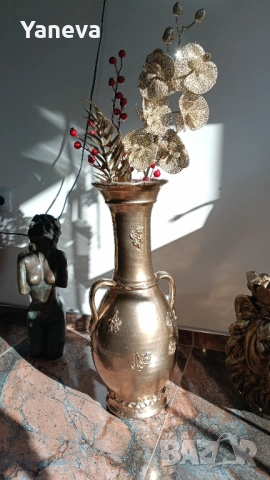 Керамична, масивна ваза в златисто с акцент роза , снимка 5 - Вази - 53683014