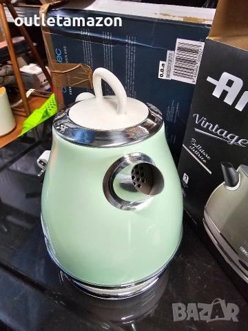 Това е електрическа кана Ariete Vintage 2868/03, снимка 2 - Кани - 53436721
