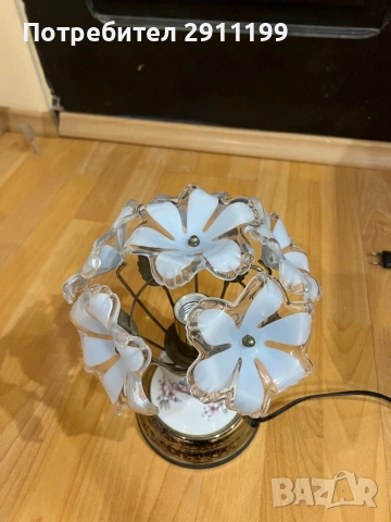 Красива настолна лампа, снимка 3 - Настолни лампи - 53785480