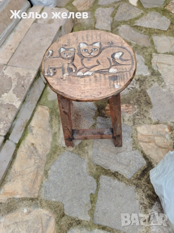 Табуретка дървена с котки 50, 30см