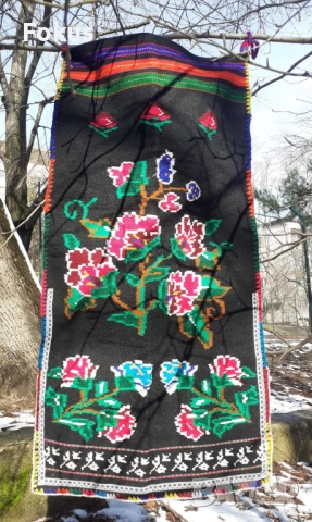 Неземно красива стара вълнена кичеста престилка за носия - Находка, снимка 2 - Антикварни и старинни предмети - 53579366