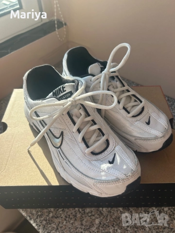 Продавам оригинални женски маратонки Nike