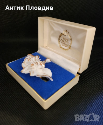 Винтидж брошка Royal Adderley – порцеланови рози, снимка 3 - Антикварни и старинни предмети - 53719896