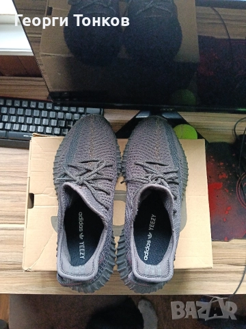 Продавам обувки YEEZY BOOST 350 V2!, снимка 2 - Маратонки - 52792303