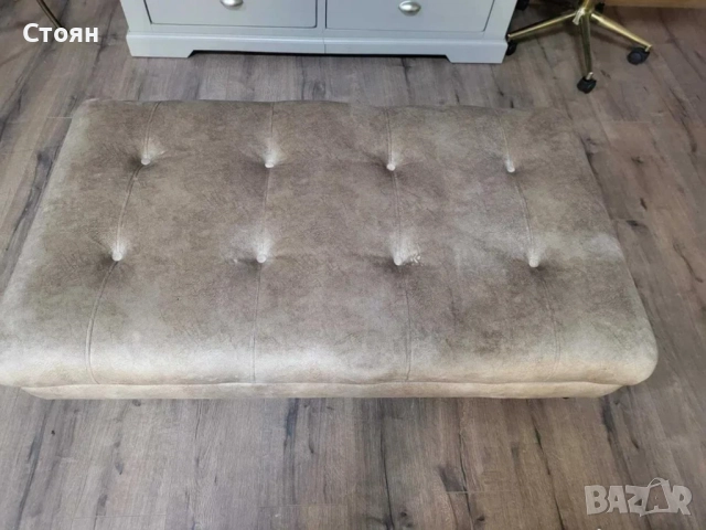 Бежова табуретка от плат тип Честърфийлд, снимка 5 - Дивани и мека мебел - 52010911