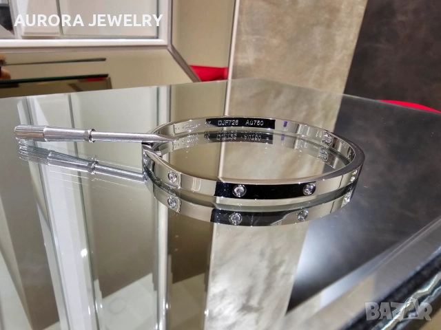 CARTIER Love White Gold 10 Diamonds Small Model Гривна с Отверка, снимка 2 - Гривни - 52821308