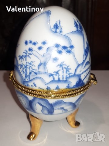 Порцеланово яйце в стил Феберже , снимка 2 - Антикварни и старинни предмети - 44304750