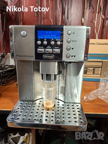 Продава се кафе машина Delonghi Prima Donna. 