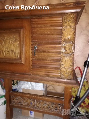 Красив античен шкаф с богата дърворезба, снимка 3 - Шкафове - 41037675